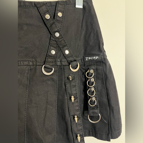 Vintage Y2K Tripp NYC Black Mini Skirt with Silver Hardware Detail - Picture 4 of 14